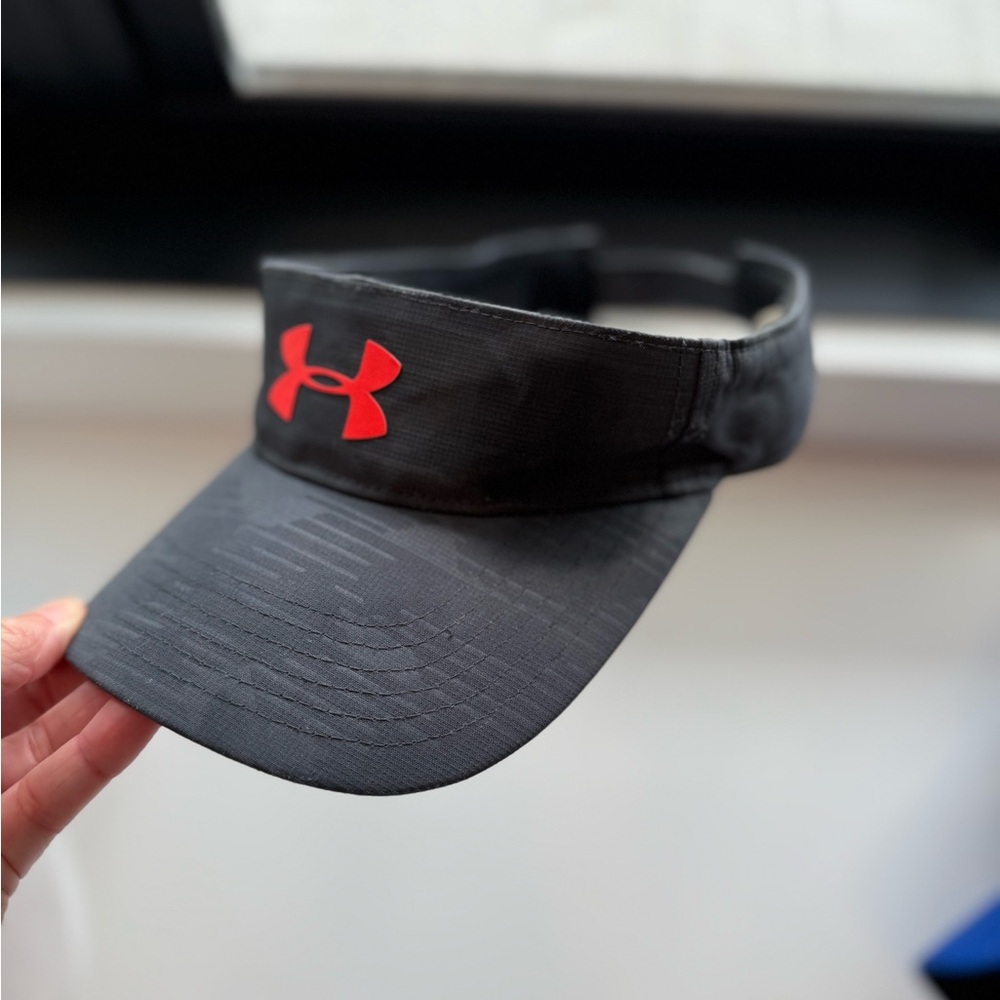 Under Armour Dark Gray Visor with Red/orange Emblem youth Velcro back - Picture 2 of 6
